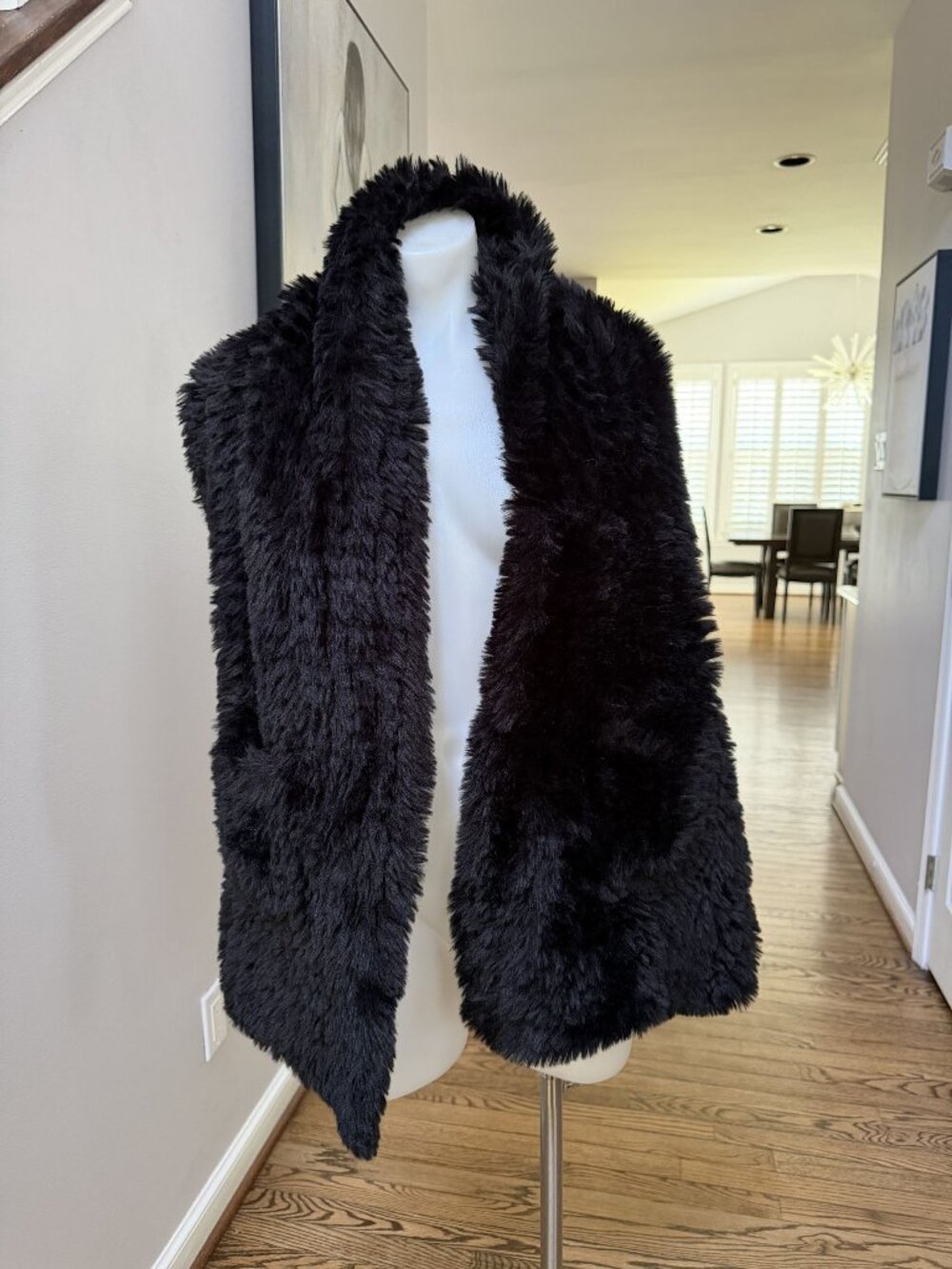 BOGNAR BLU fluffy scarf/shawl with pockets excellent condition